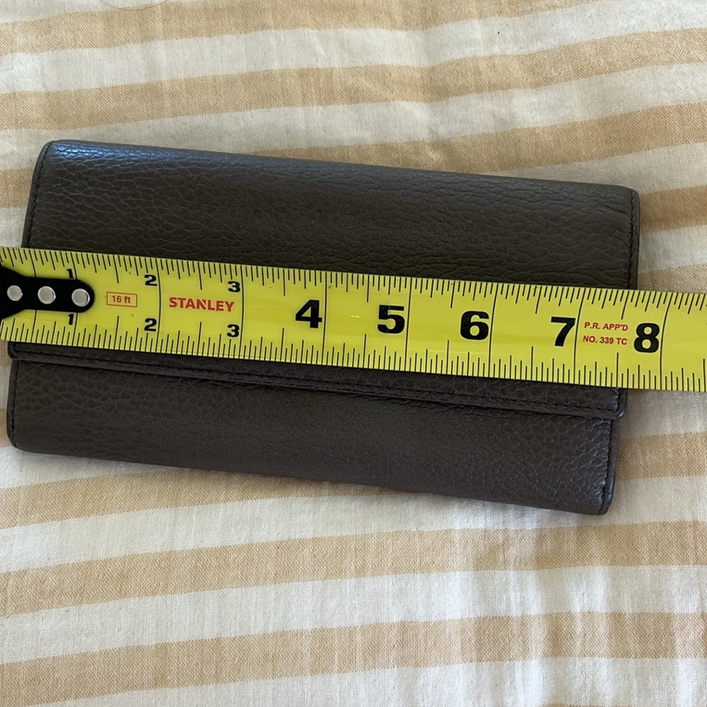 GUCCI. CLASSIC. Fits a Apple iPhone perfectly!!! Euc. - Picture 10 of 14